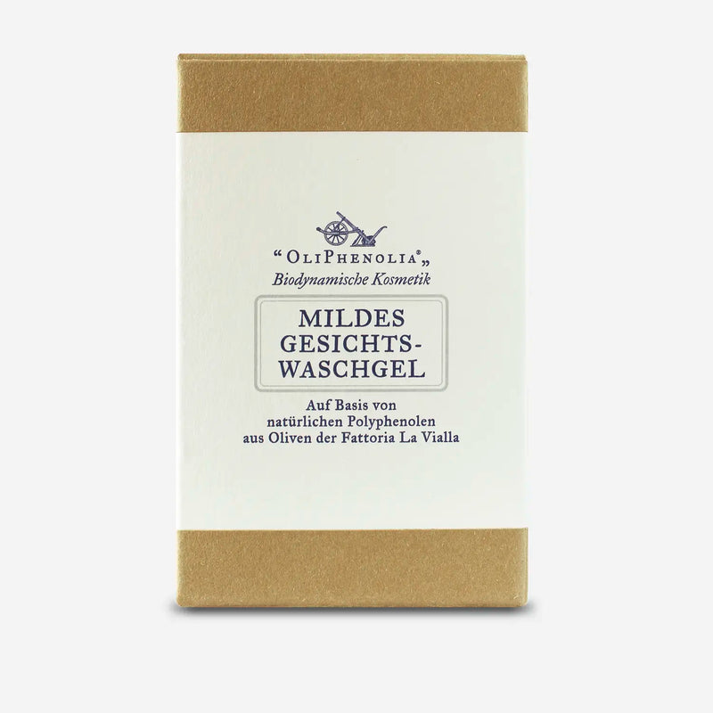 Verpackung des milden Gesichtswaschgels auf Basis von Olivenpolyphenolen – biodynamische Naturkosmetik mit Demeter-Qualität.